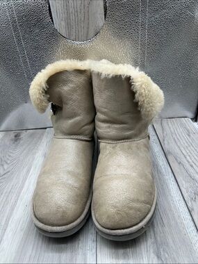 Ugg Australia Women Bailey I Do Wedding Bridal Short Sheepskin Boots shoes sz 9